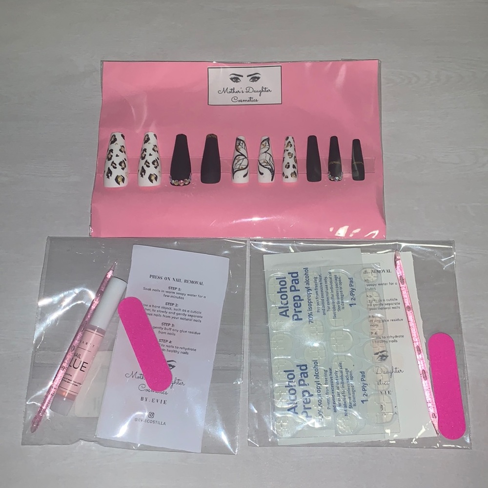Press on nails